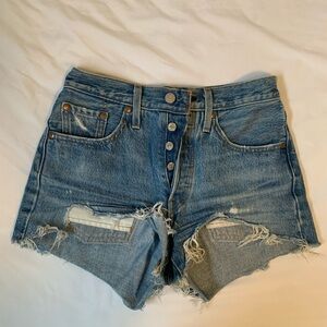 Levi W24 medium wash jean shorts